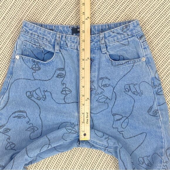 Missguided Faces Line Art Print High Rise Tapered Mom Jeans Blue 4P Petite - Picture 12 of 13